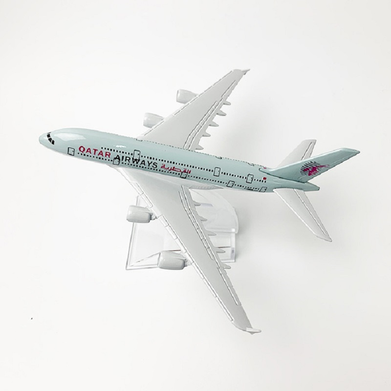 Модель самолета Qatar Airways  – обзор и цена Model Kit Aircraft