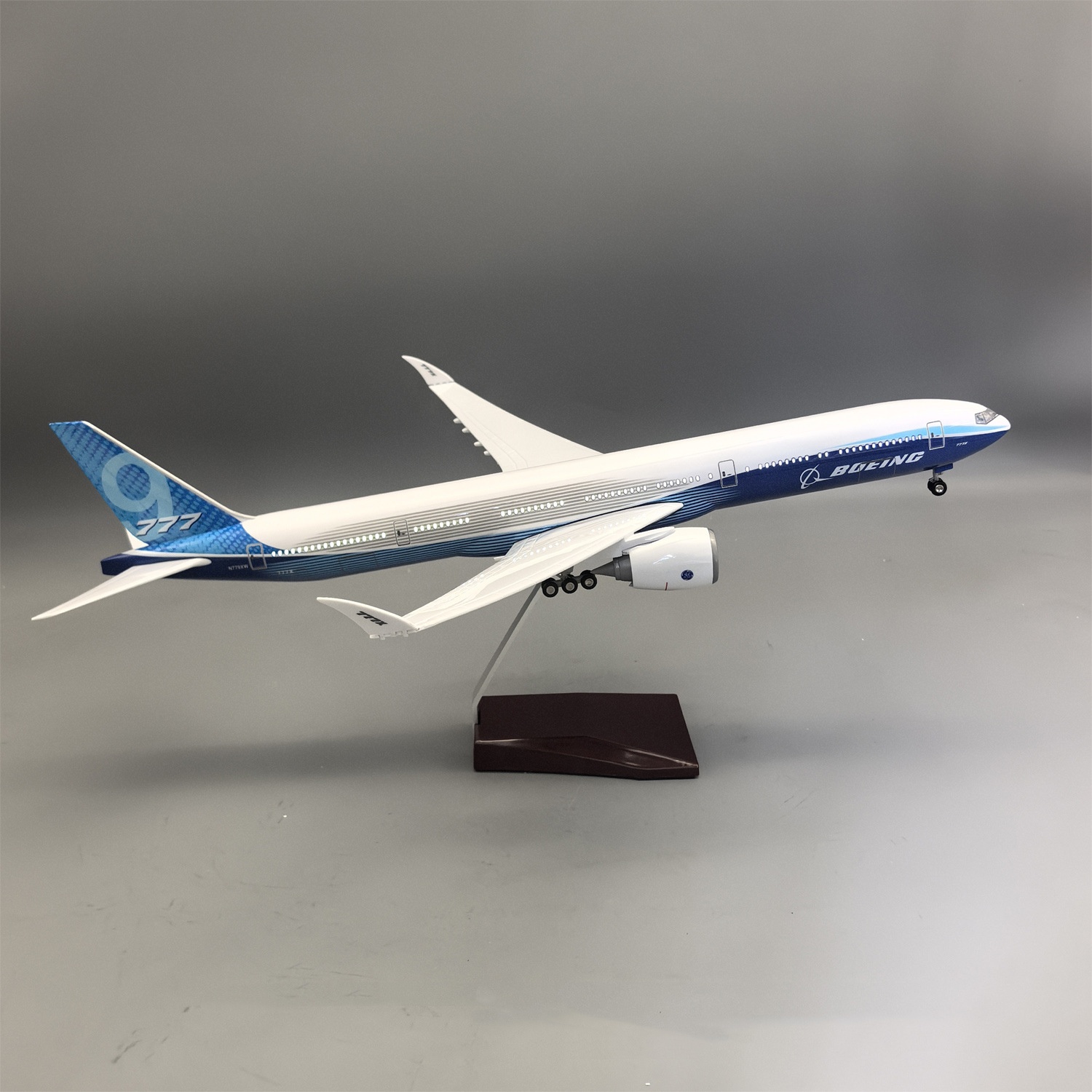 47 см, масштаб 1/157, крупнома – обзор и цена Model Kit Aircraft